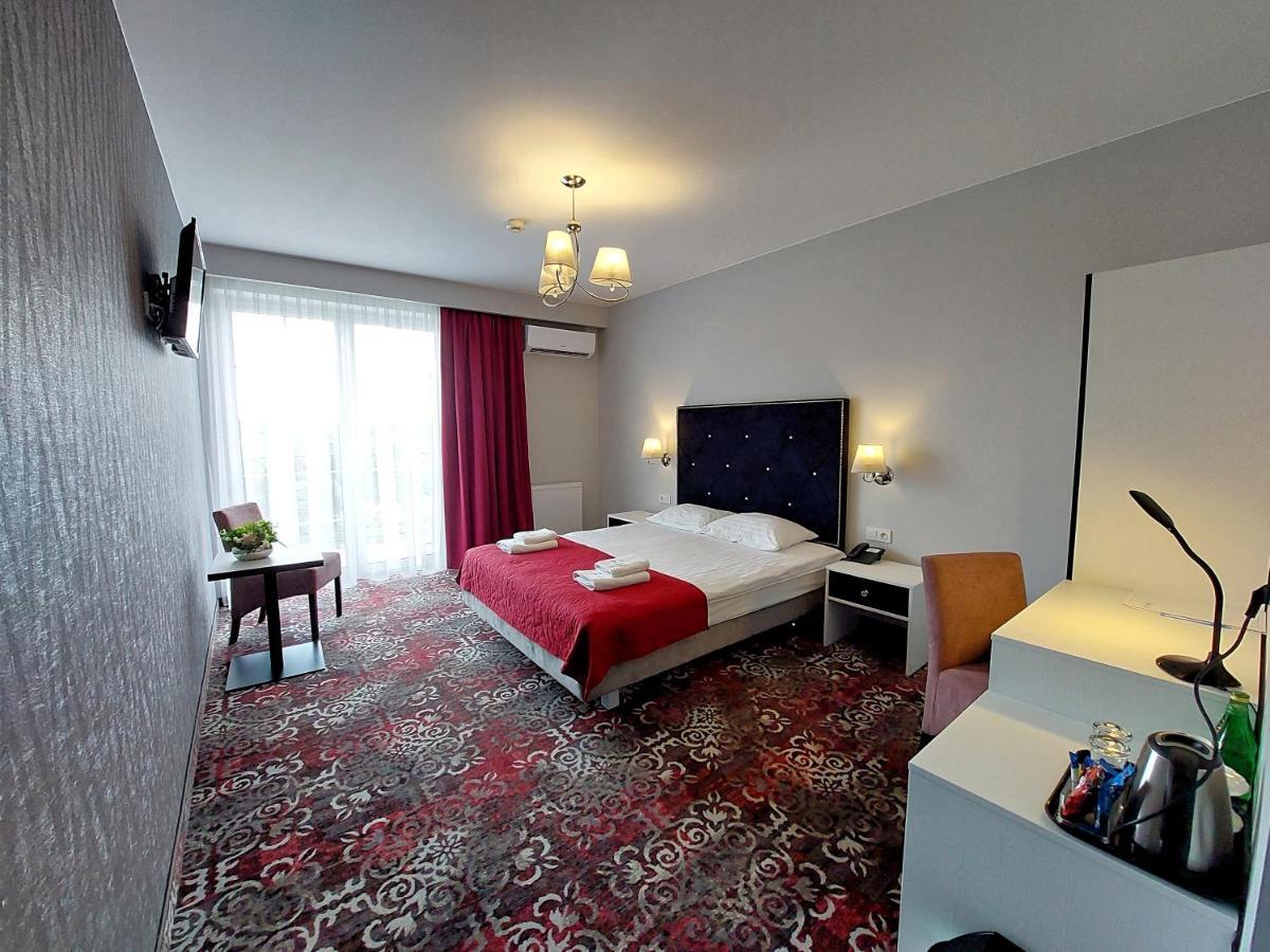 Hotel Lord Radom Bagian luar foto