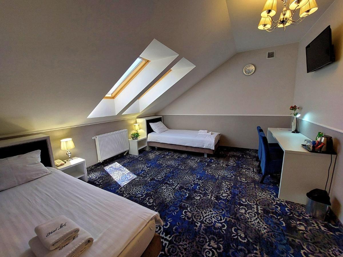 Hotel Lord Radom Bagian luar foto