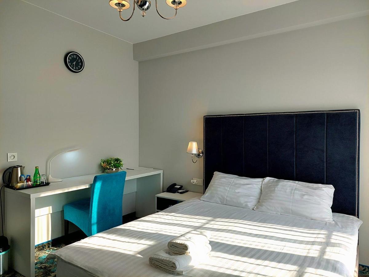 Hotel Lord Radom Bagian luar foto