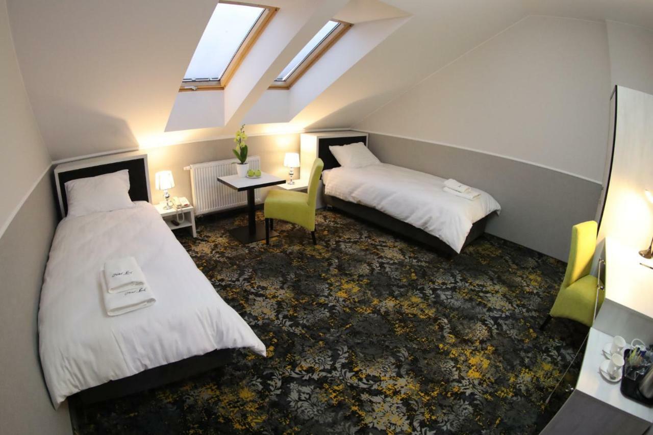 Hotel Lord Radom Bagian luar foto