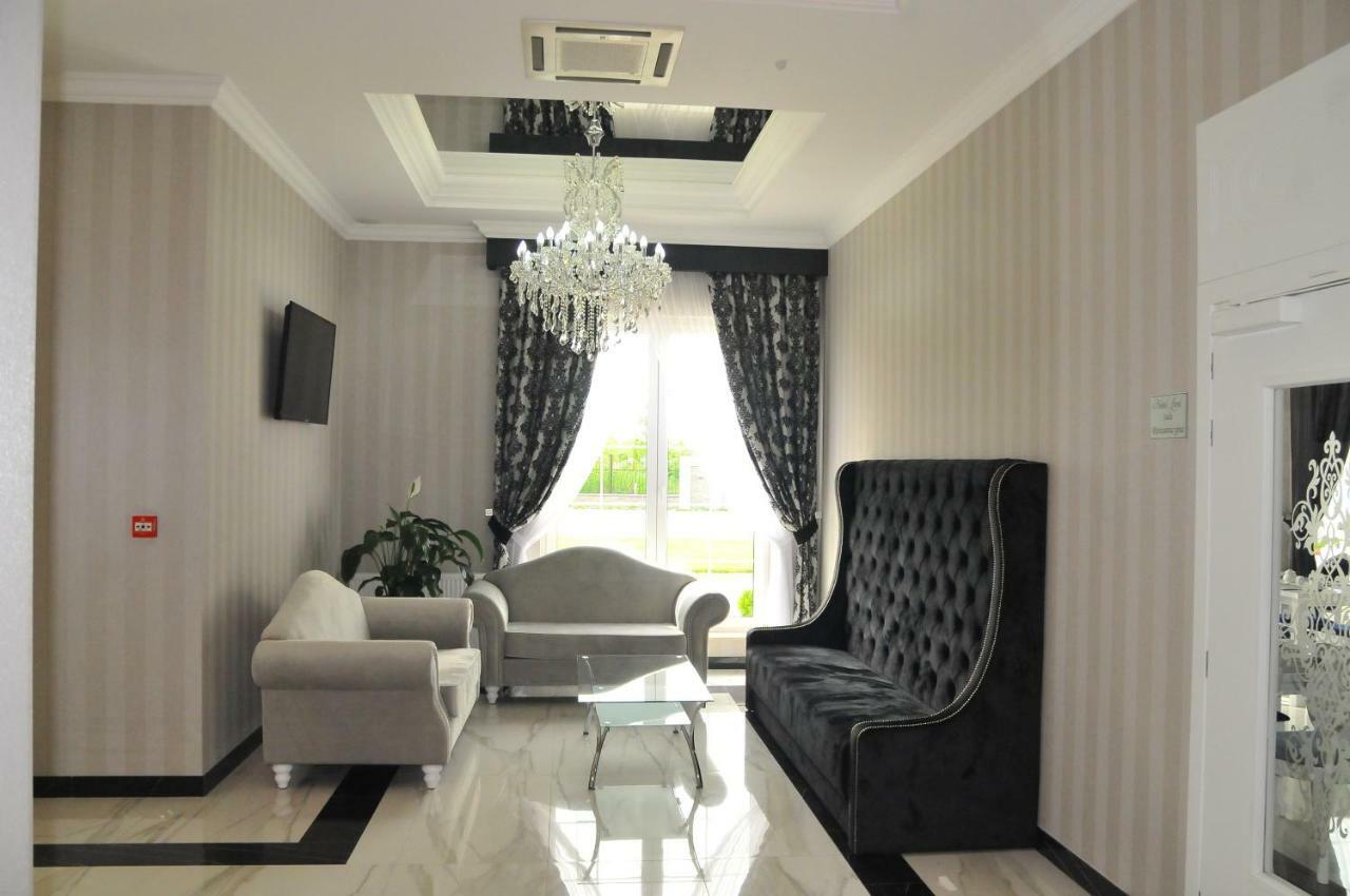 Hotel Lord Radom Bagian luar foto