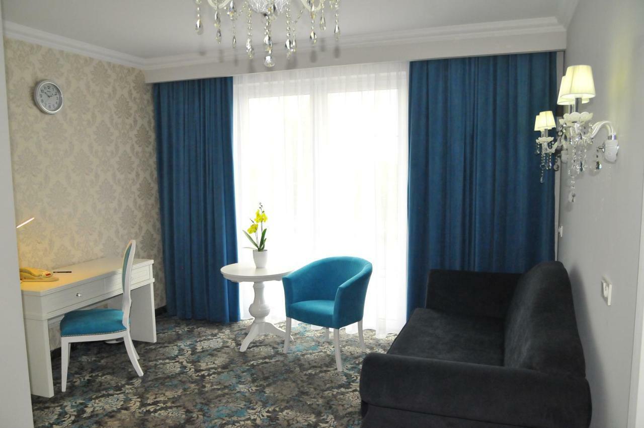 Hotel Lord Radom Bagian luar foto