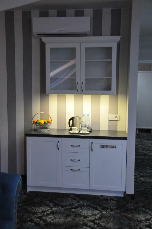 Hotel Lord Radom Bagian luar foto