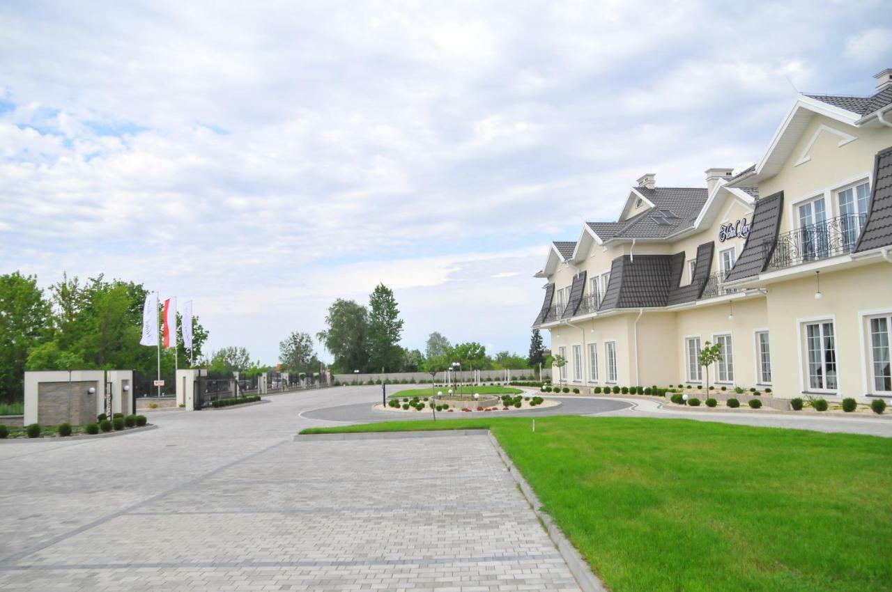 Hotel Lord Radom Bagian luar foto