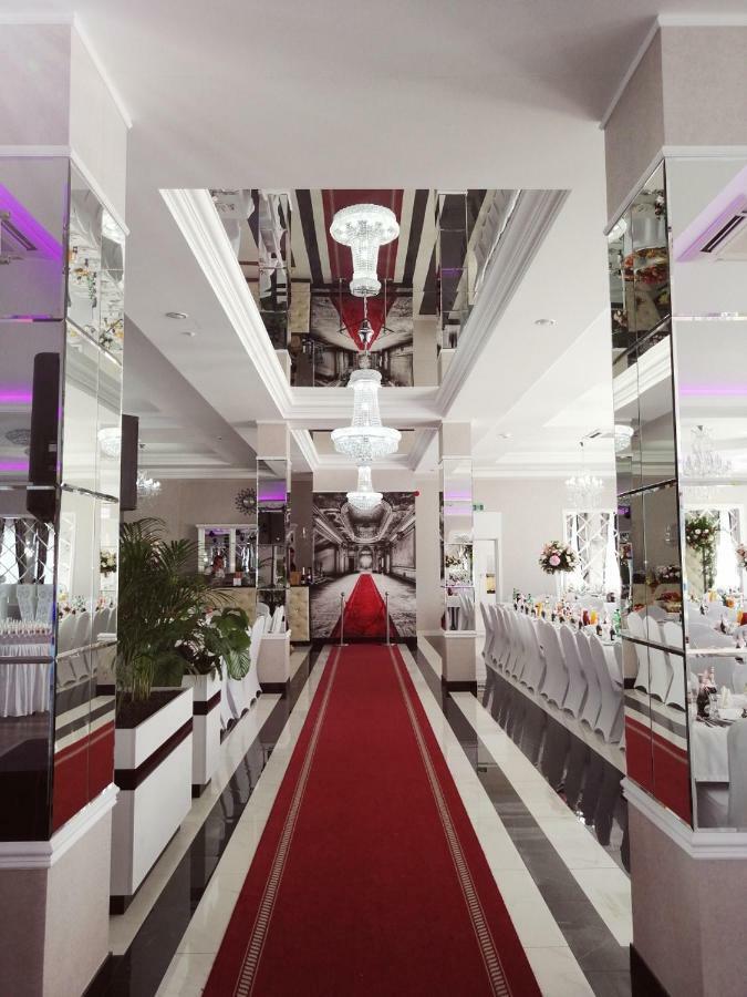 Hotel Lord Radom Bagian luar foto