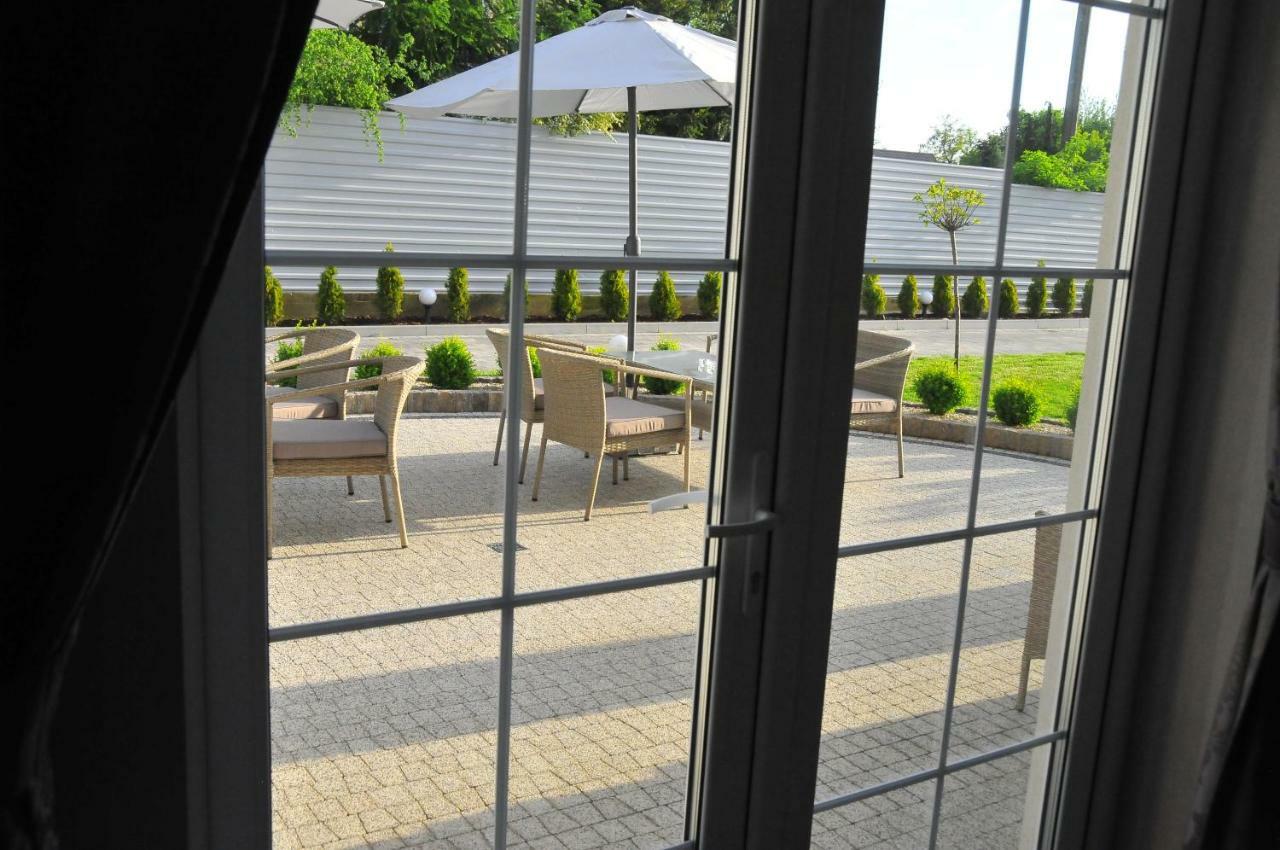 Hotel Lord Radom Bagian luar foto