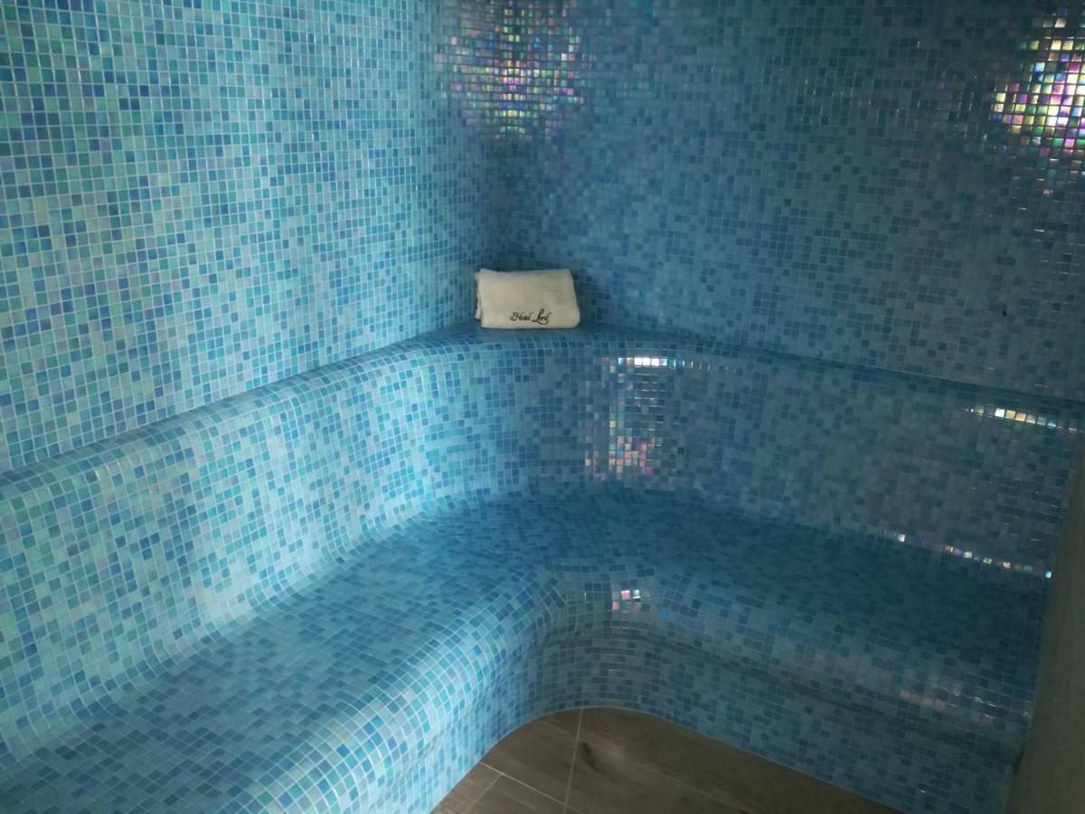 Hotel Lord Radom Bagian luar foto